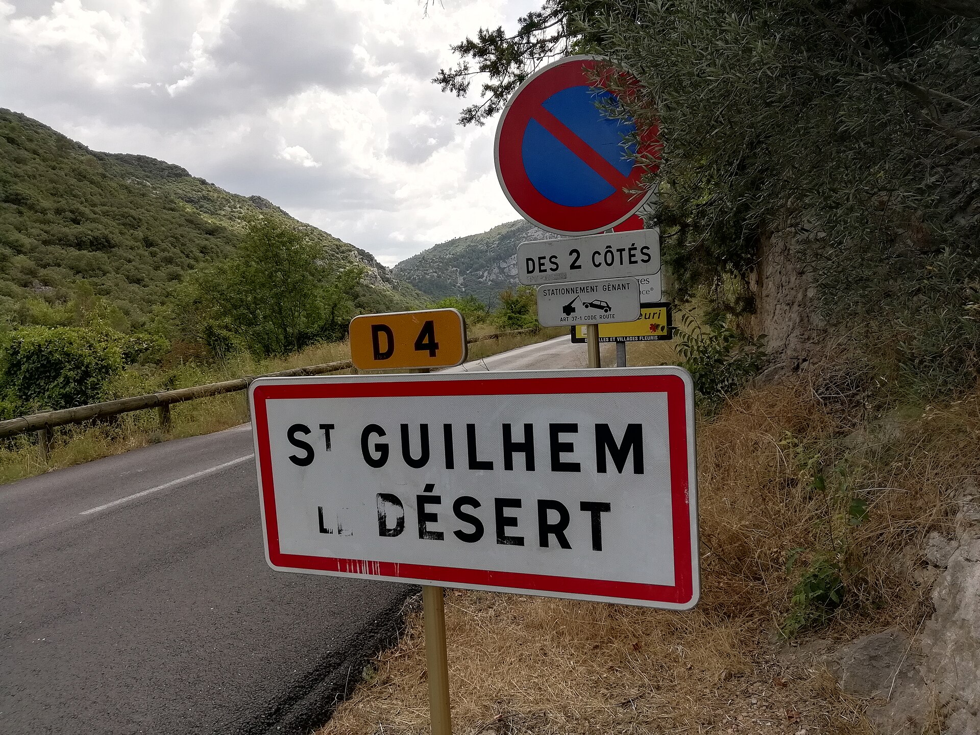 Vieux pressoir dans le village